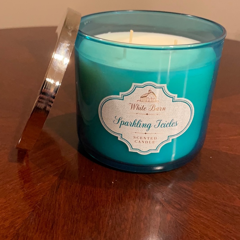 White Barn Sparkling Icicles Candle Never Used BBW